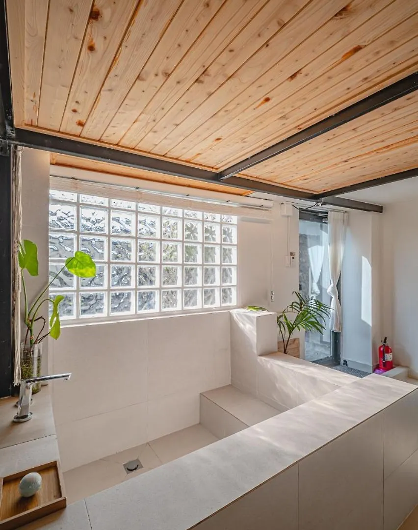 Bed & Breakfast Sinheung Couple Space Jeju